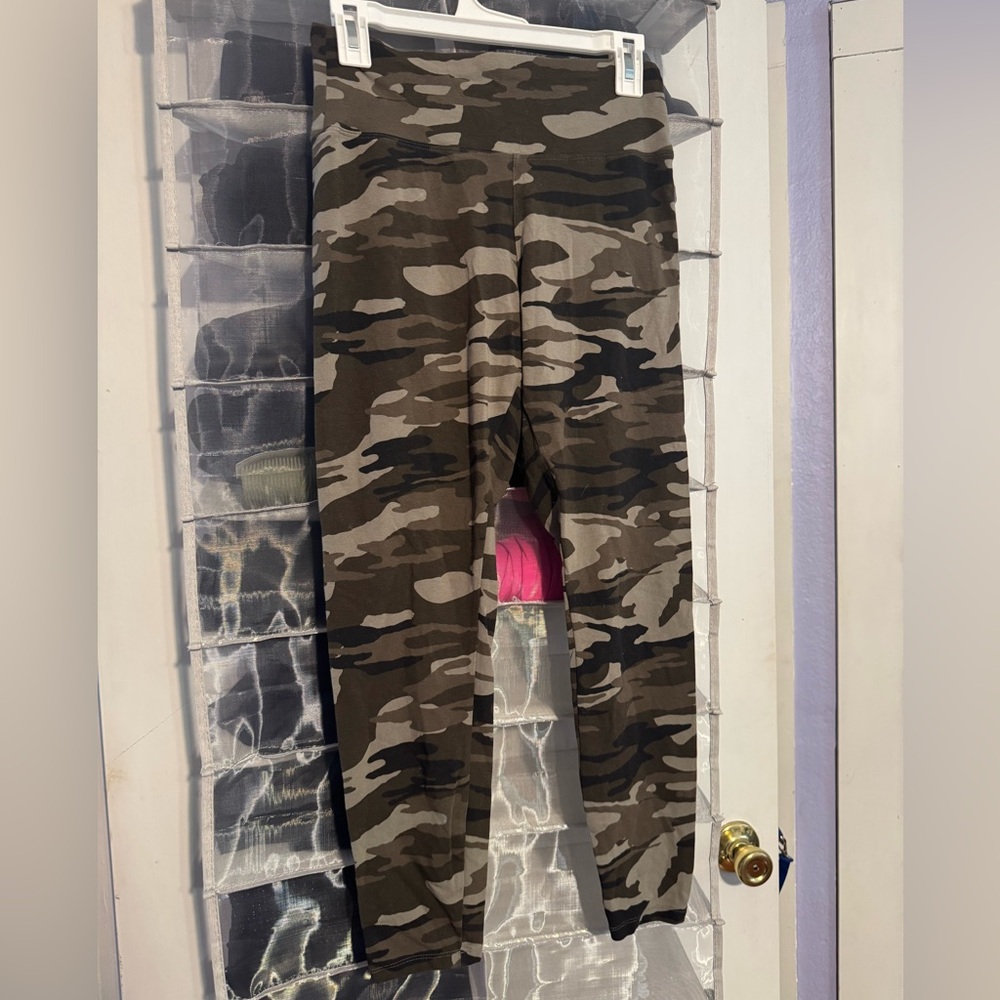 Express Camo Leggings - Olive Green & Black